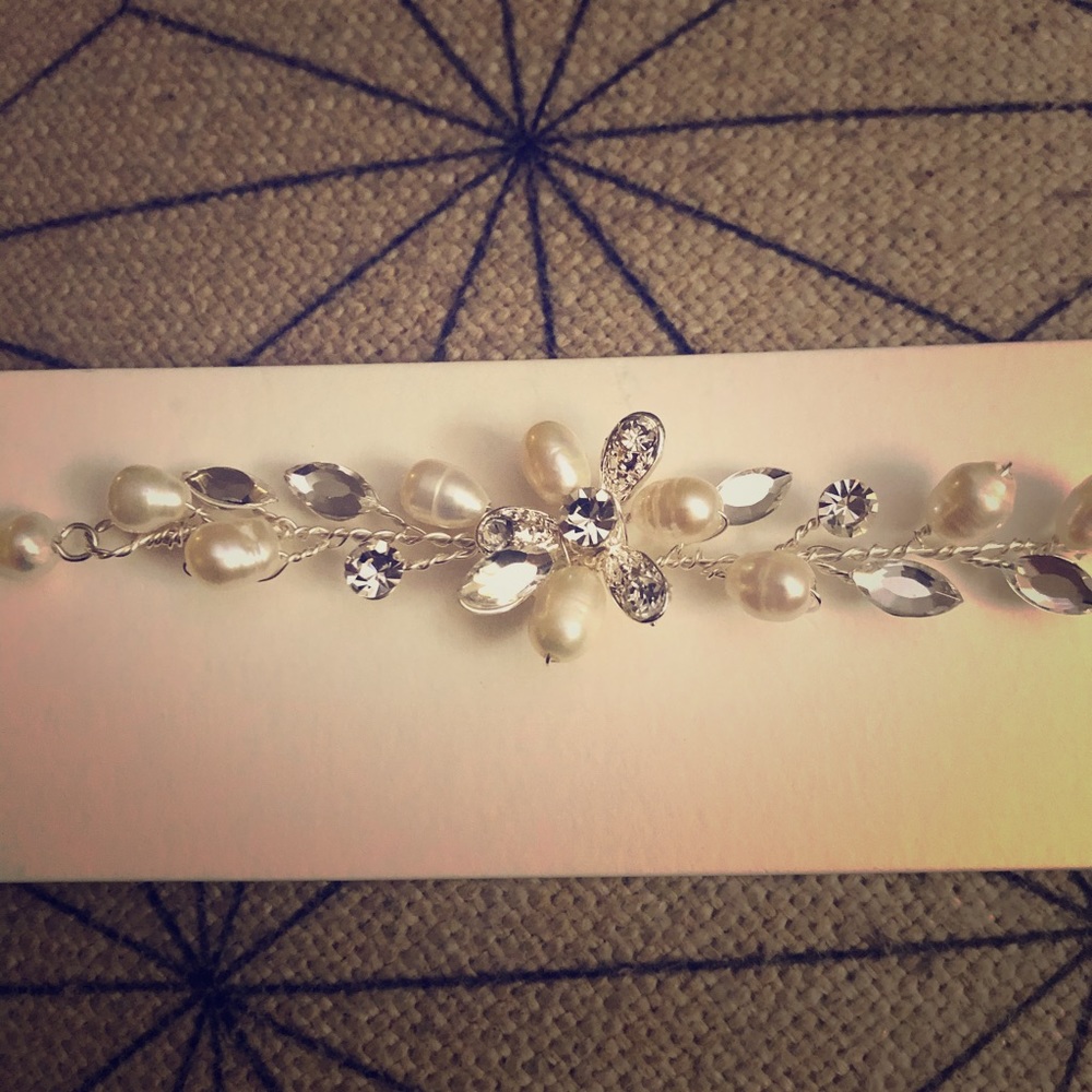 Beautiful bride / wedding bracelet with pearls